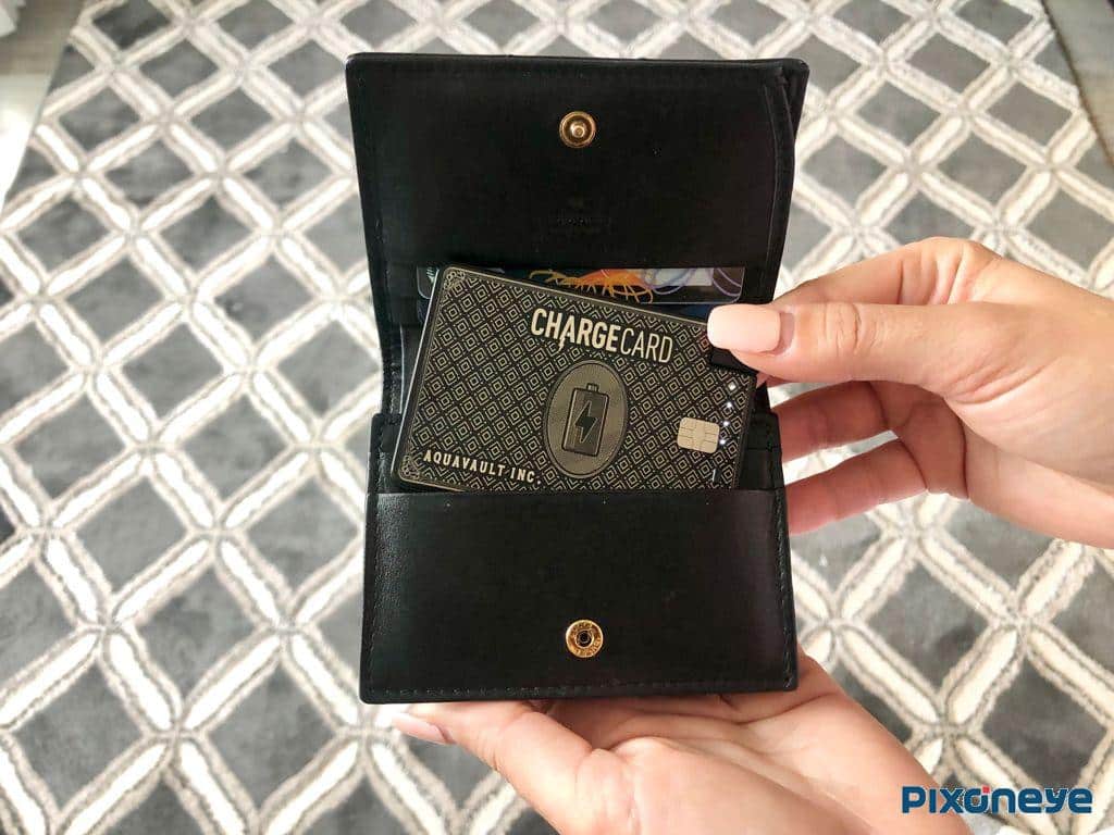 Wireless chargecard reviews : amazing portable charger Aquavault charge card 5
